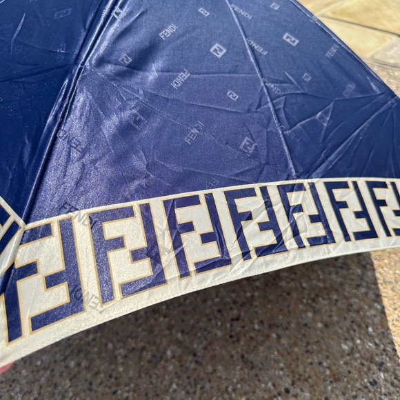 Rare Fendi Zucca umbrella with case - beautiful details! - Picture 13 of 16